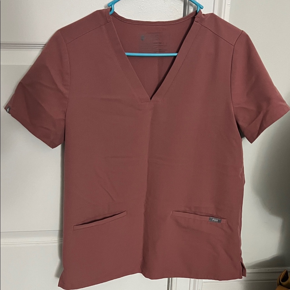 Figs Women’s V-Neck Scrub Top in Dusty Rose